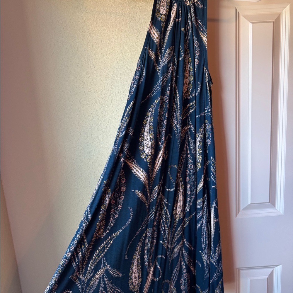 LOFT  sleeveless halter-top dress with a paisley print XSP